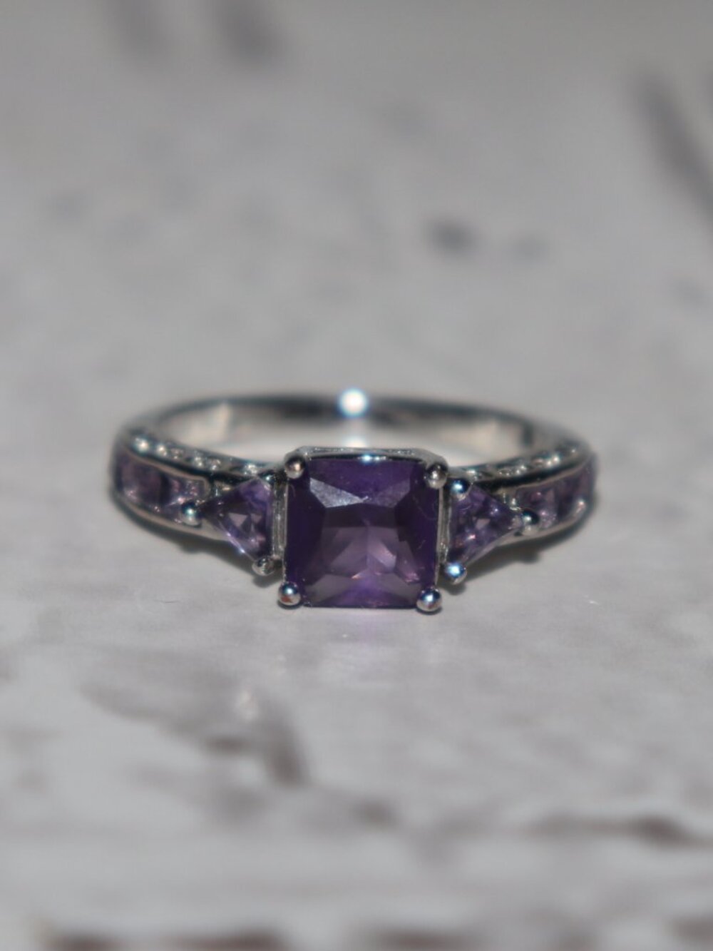 💜✨ Silver Purple Square‑Cut Gemstone Ring · Size 9.5 Square purple center ·